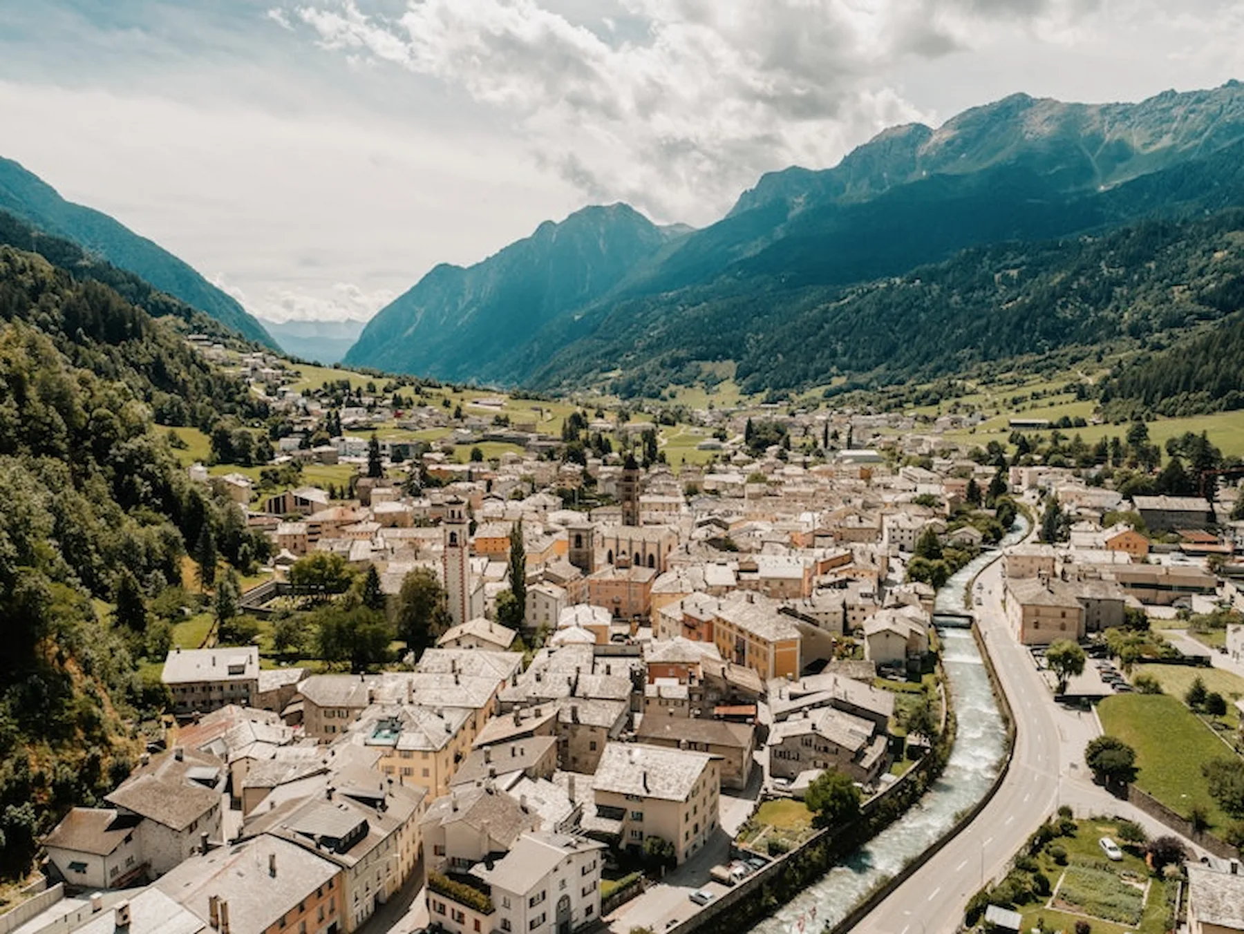 Poschiavo: Tutto Quello che Devi Sapere Prima di Partire per il Tuo Viaggio Perfetto Poschiavo: Tutto Quello che Devi Sapere Prima di Partire per il Tuo Viaggio Perfetto